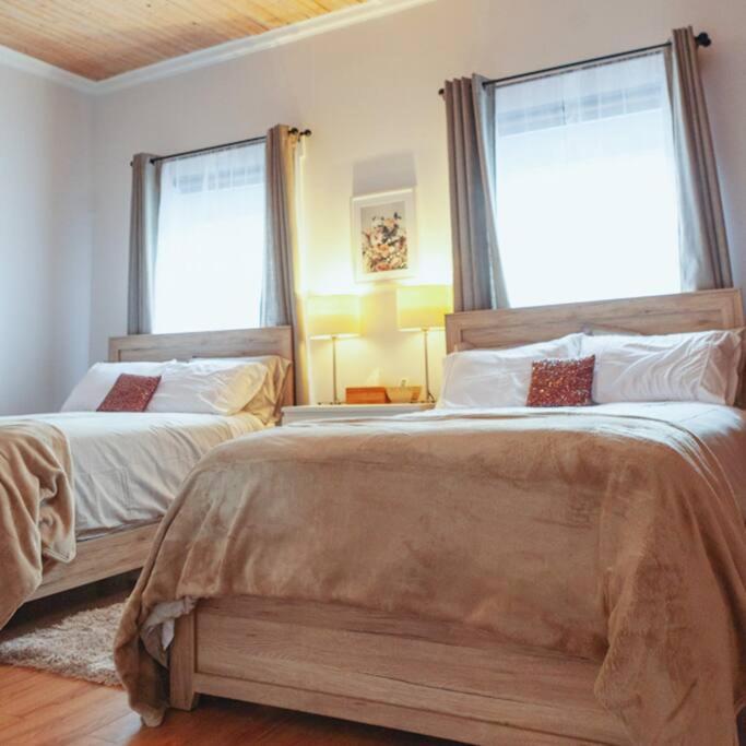 Apartament Large Upstairs Flat In Downtown Century Building Belleville Zewnętrze zdjęcie