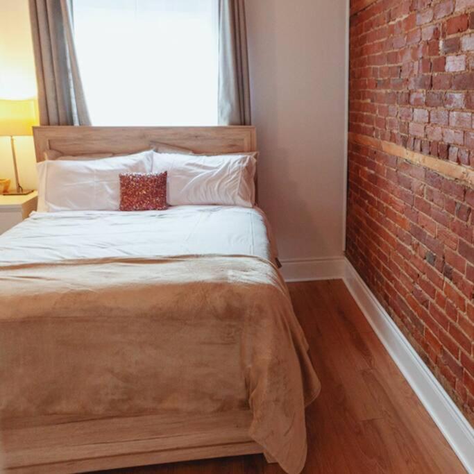 Apartament Large Upstairs Flat In Downtown Century Building Belleville Zewnętrze zdjęcie
